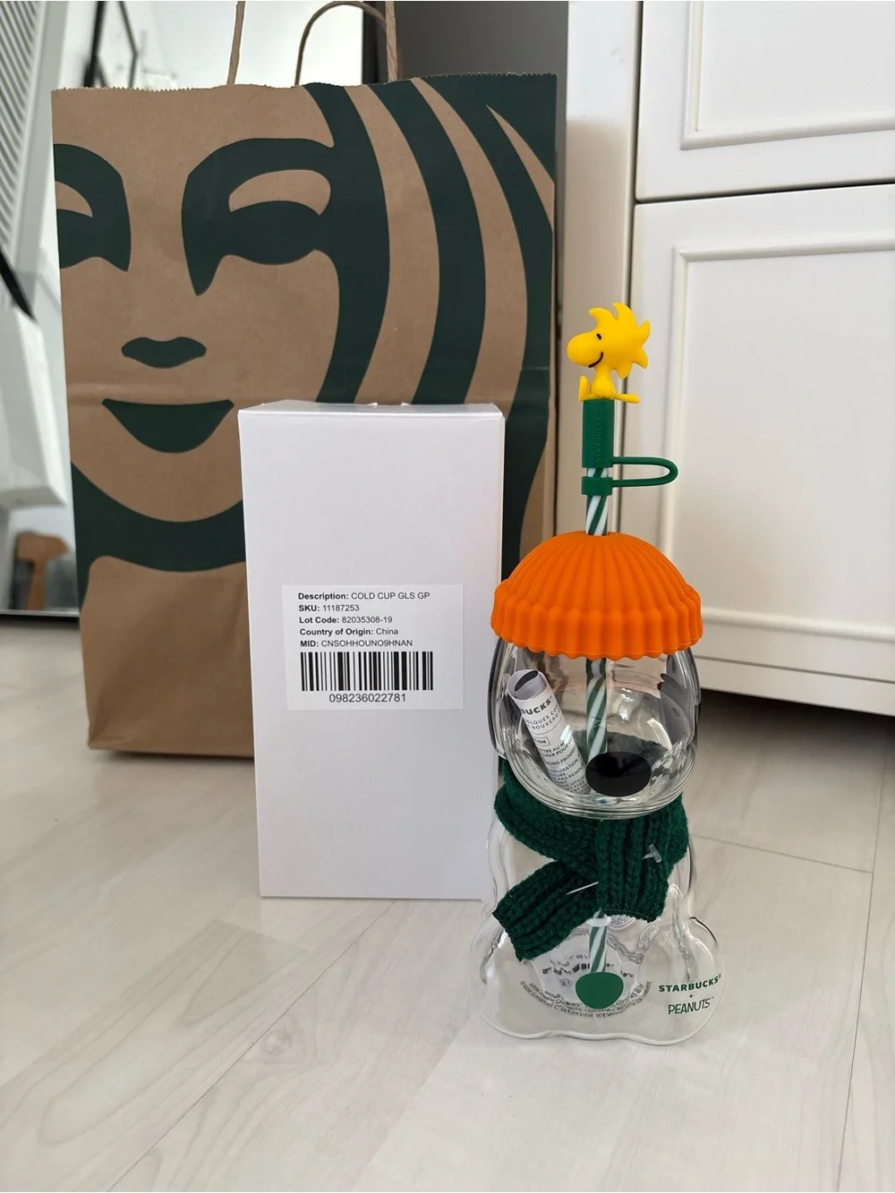 Starbucks Peanut Snoopy Glass Cold Cup Tumbler with Scarf and Straw Topper
